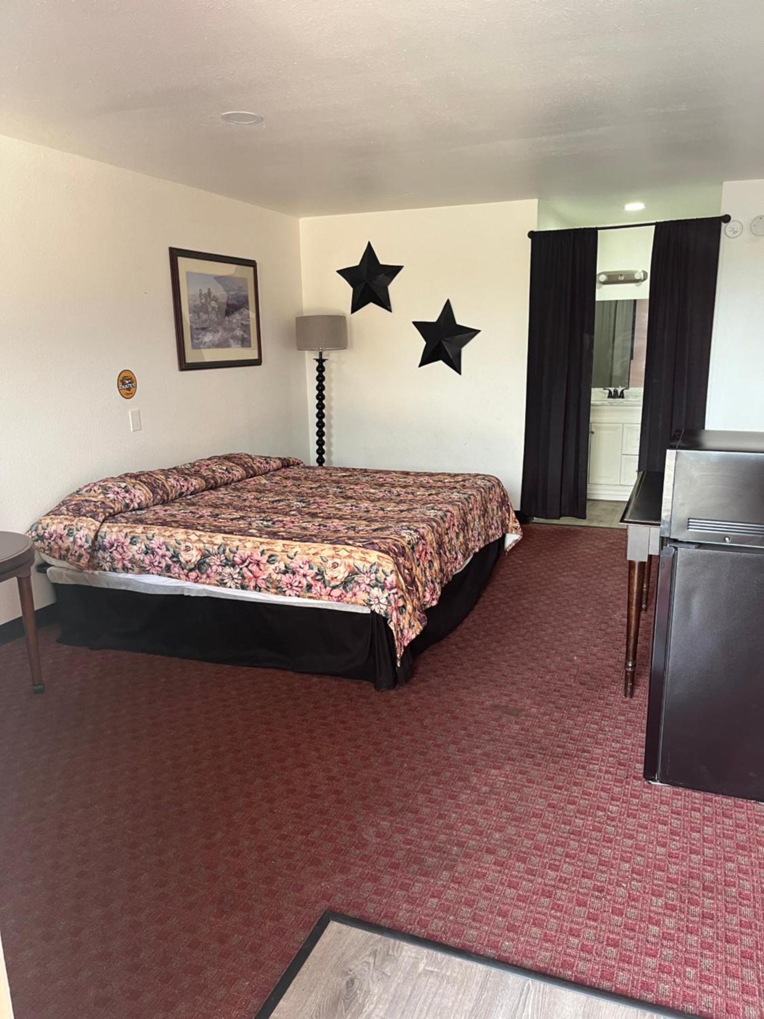 Motel &